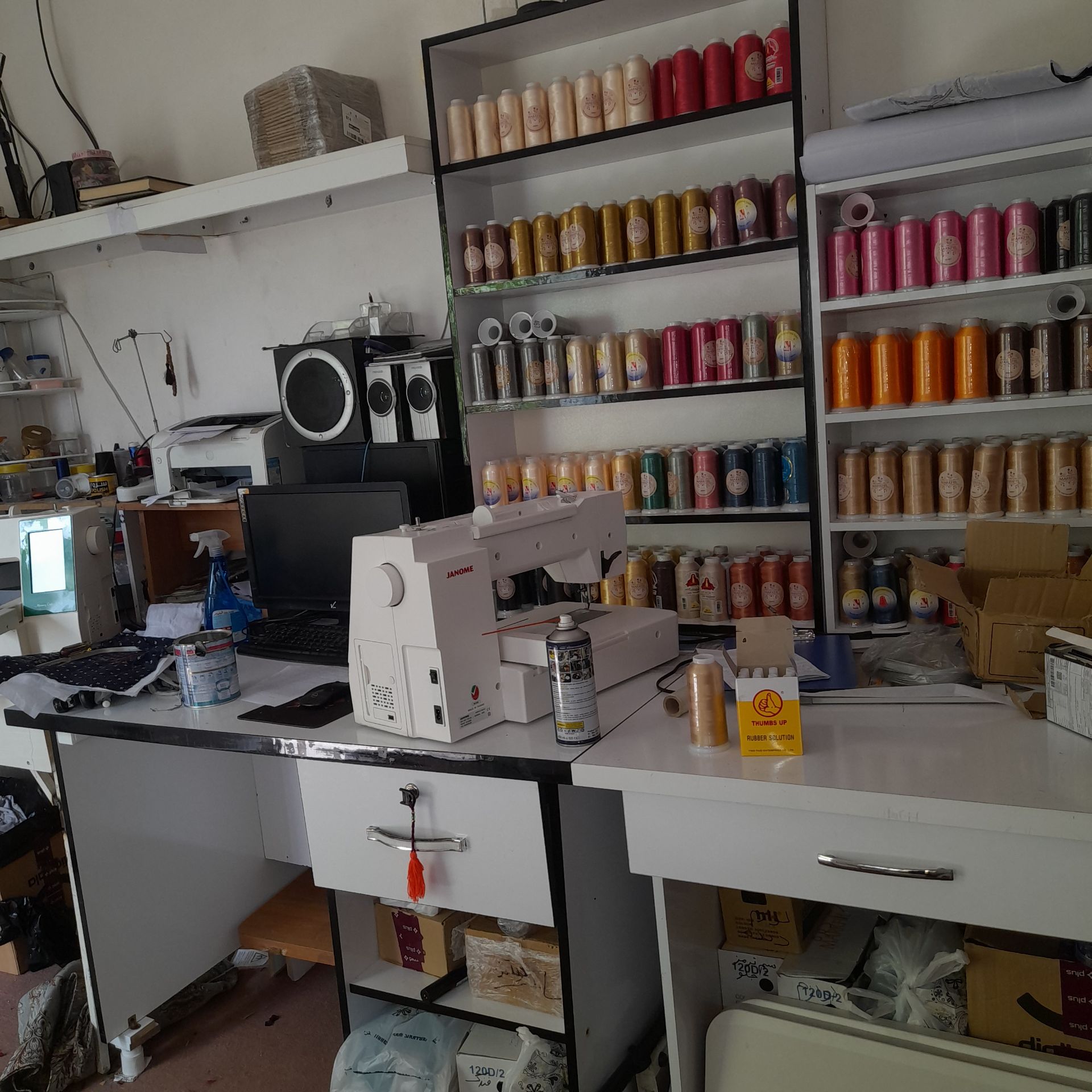 نخ های پلی استر مارکفیل با تنوع رنگ برای گلدوزی ماشینی