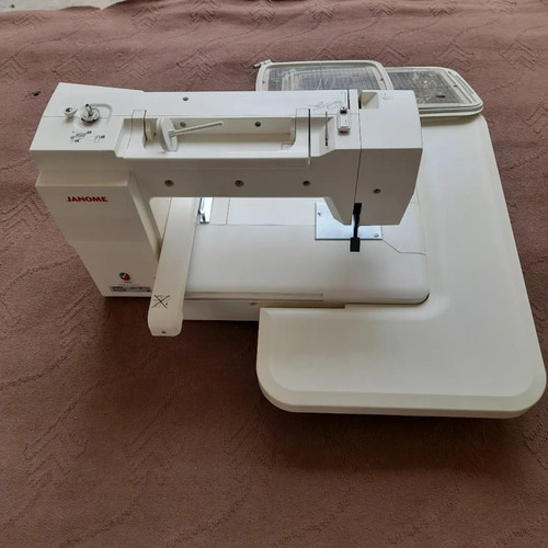 چرخ گلدوزی ژانومه مدل 450 نوار صورتی 1600 ساعت کارکرد