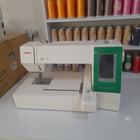 چرخ گلدوزی ژانومه مدل 450 نوار سبز | کارکرده، سرویس‌شده، 2258 ساعت کارکرد
