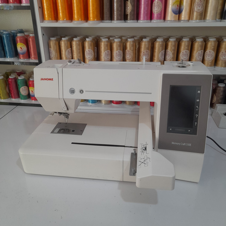 چرخ گلدوزی ژانومه مدل 550 کارکرده | سرویسشده با 3688 ساعت کارکرد واقعی
