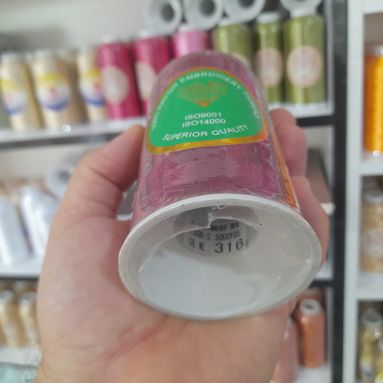 نخ گلدوزی ۱۰۰٪ ریون مدل Superior Quality - کد ۳۱۶ (زرشکی)