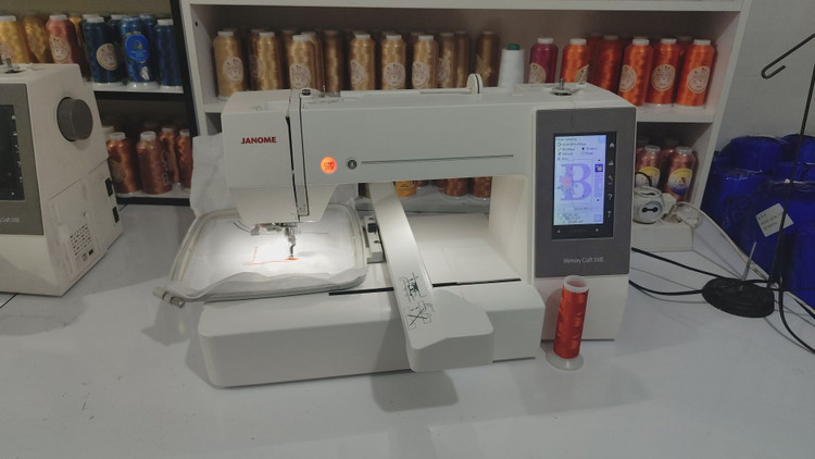 چرخ گلدوزی ژانومه مدل Memory Craft 550E – کارکرده در حد آکبند با ۴۷ ساعت کار